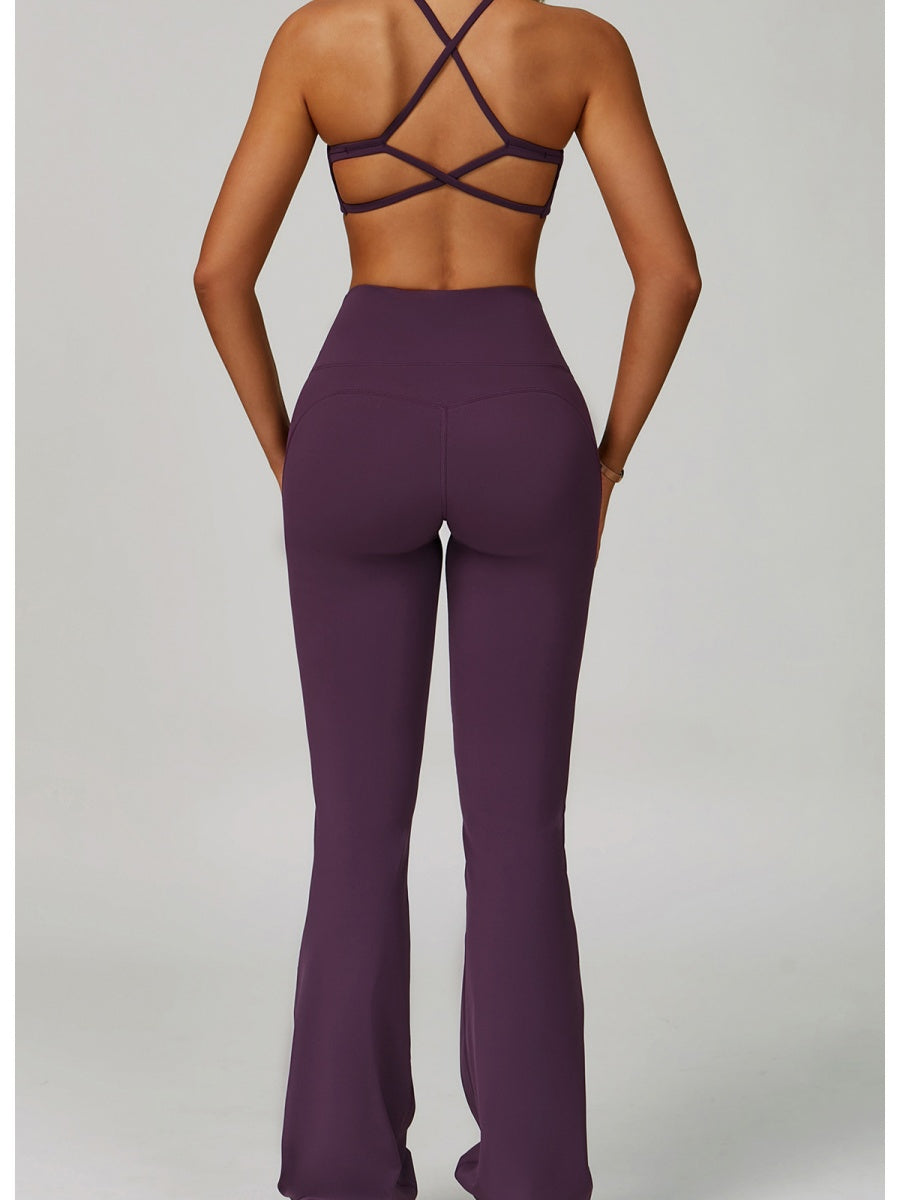 Hochgeschnittene, hüftformende, weit geschnittene Schlaghose