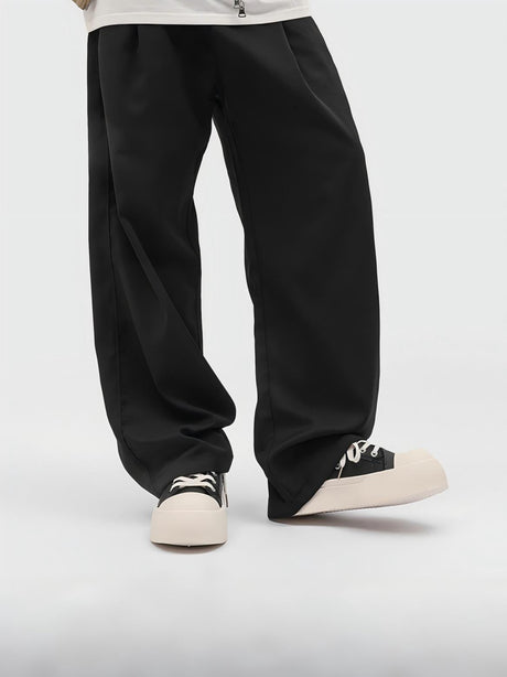 Schwarze und weiße farblich abgesetzte Plateau-Sneaker