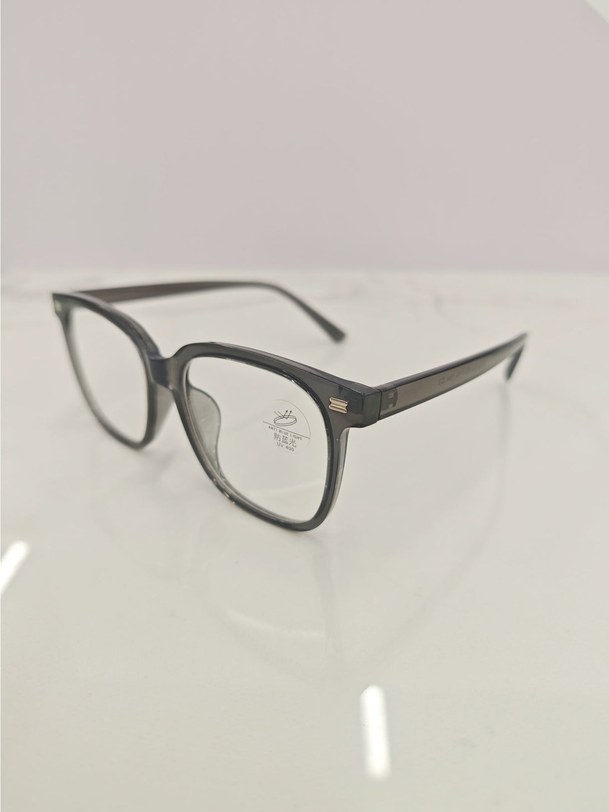 Lunettes semi-transparentes de couleur unie