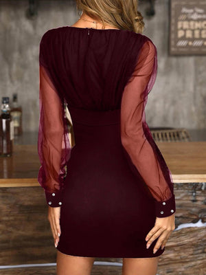 Mini- und Kurzkleider mit Mesh-Einsätzen, Perlenbesatz, V-Ausschnitt und taillierter Passform