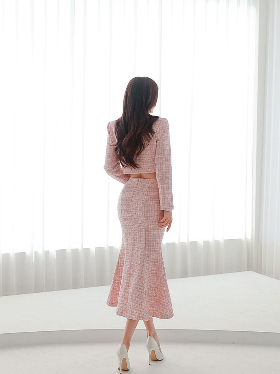 Elegant Two-piece Set: Sophisticated Jacket, Stylish Bodycon Fishtail Skirt, And Chanel-inspired Silhouette.