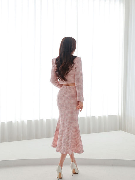 Elegant Two-piece Set: Sophisticated Jacket, Stylish Bodycon Fishtail Skirt, And Chanel-inspired Silhouette.