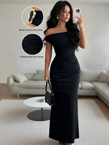 Off-shoulder Off Shoulder Pleated Metal Buckle Maxi Dresses