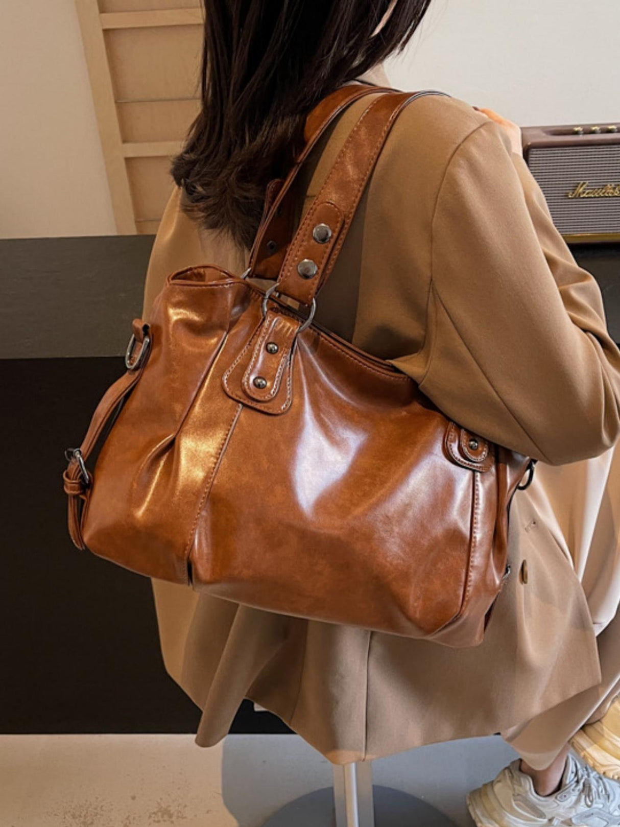 Large Capacity Shoulder Bag For Commuting