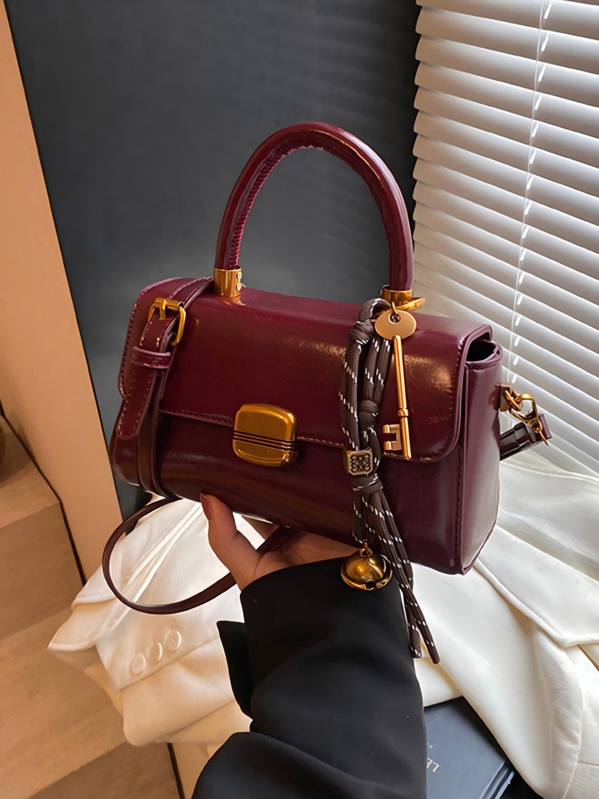 Retro-style Buckle Versatile Handbag