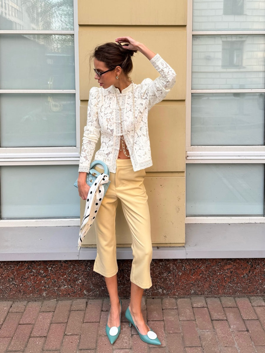 Haut transparent à col montant en dentelle crochetée et coupe ajustée, manches longues