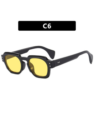 Stylish Oversized Sunglasses With Microfiber Embellishments