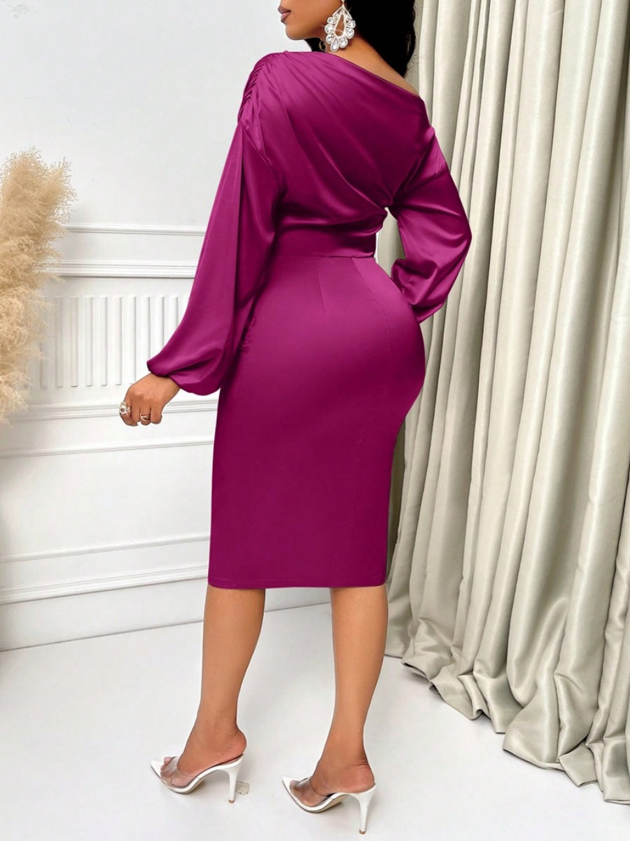 Robes maxi plissées en satin uni à manches longues et épaules tombantes