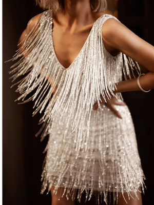 Robes mini et courtes sans manches à paillettes et à franges