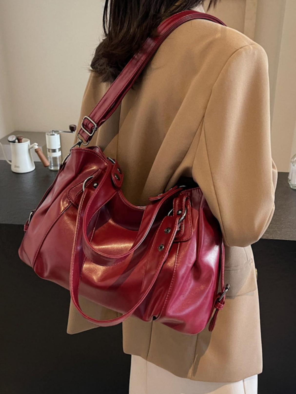 Large Capacity Shoulder Bag For Commuting