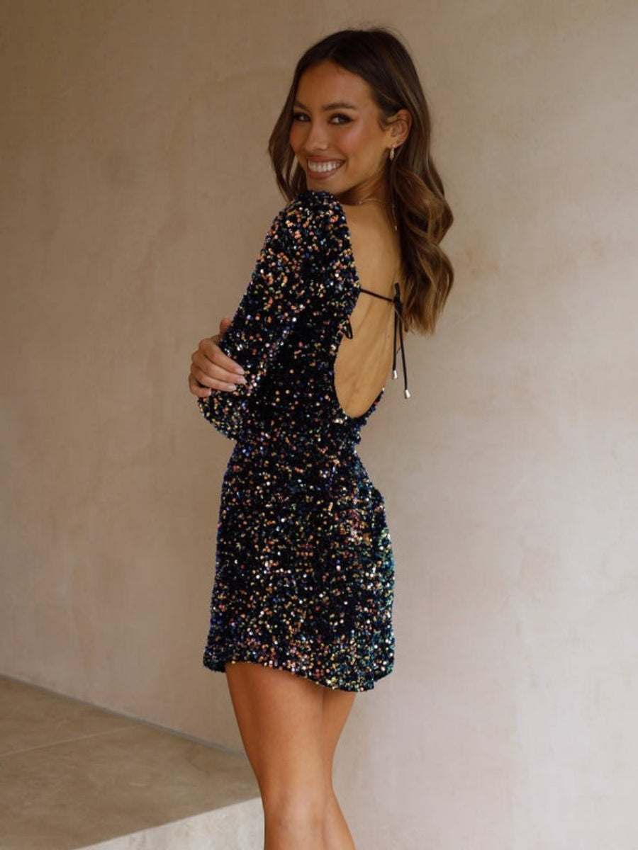 Rückenfreie, paillettenbesetzte Mini- und kurze Partykleider mit langen Ärmeln