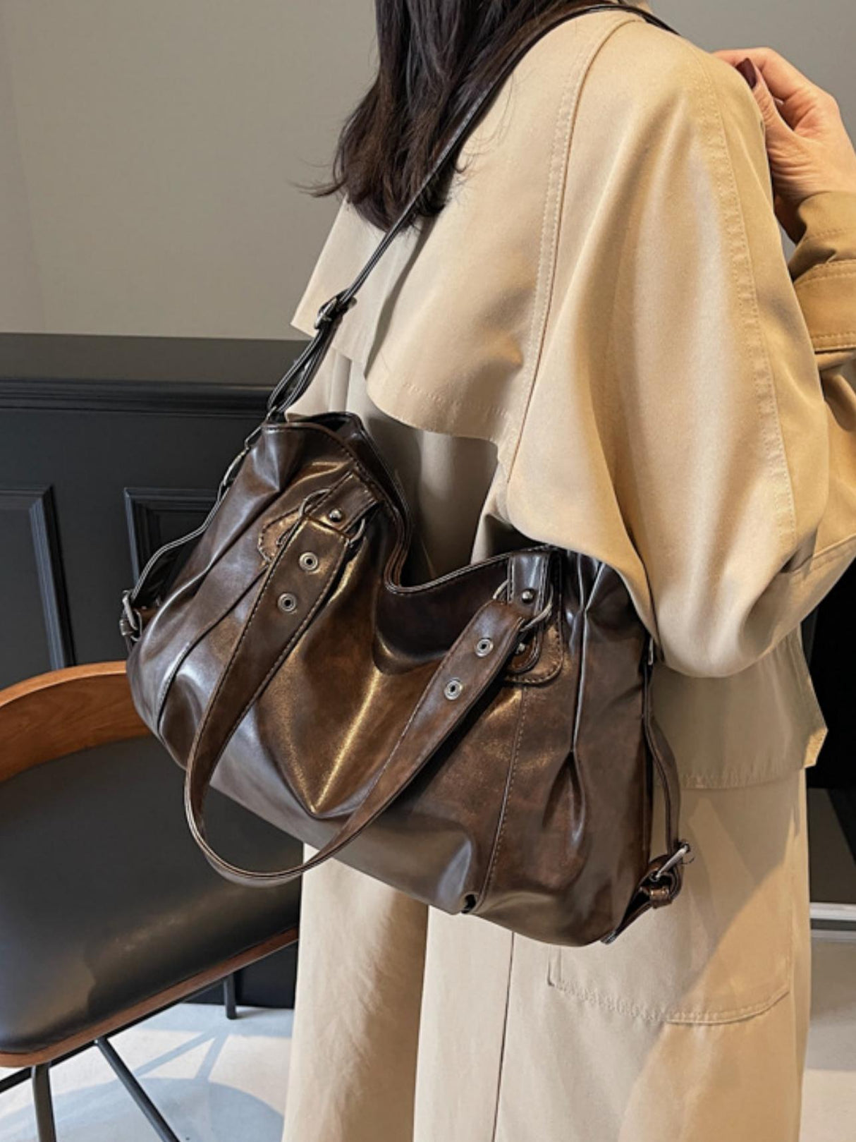 Large Capacity Shoulder Bag For Commuting