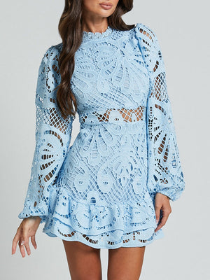 Robe longue à manches longues, coupe trapèze ajustée, style lanterne, ourlet à volants et dentelle hydrosoluble.