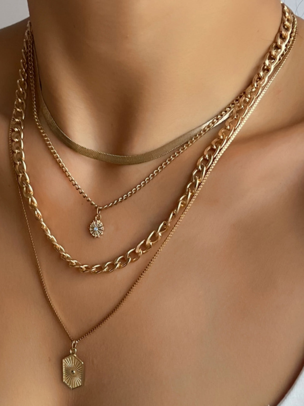 Diamond-encrusted Diamond-shaped Square Alloy Necklace