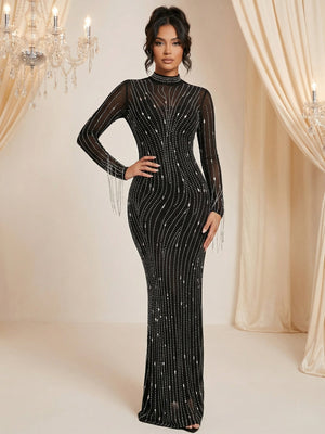 Robe maxi brillante à manches longues en résille et strass, idéale pour les soirées