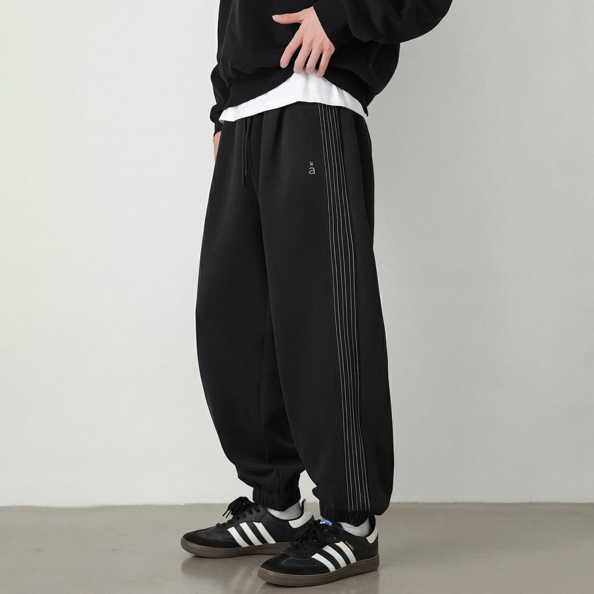 Color-blocked Loose-fit Foot Binding Sweatpants