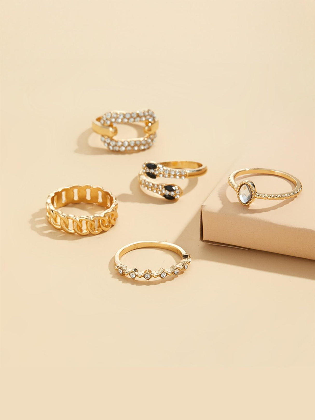 Snake-shaped Stacked Ring Set With Diamonds