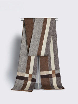 Écharpes à carreaux assorties