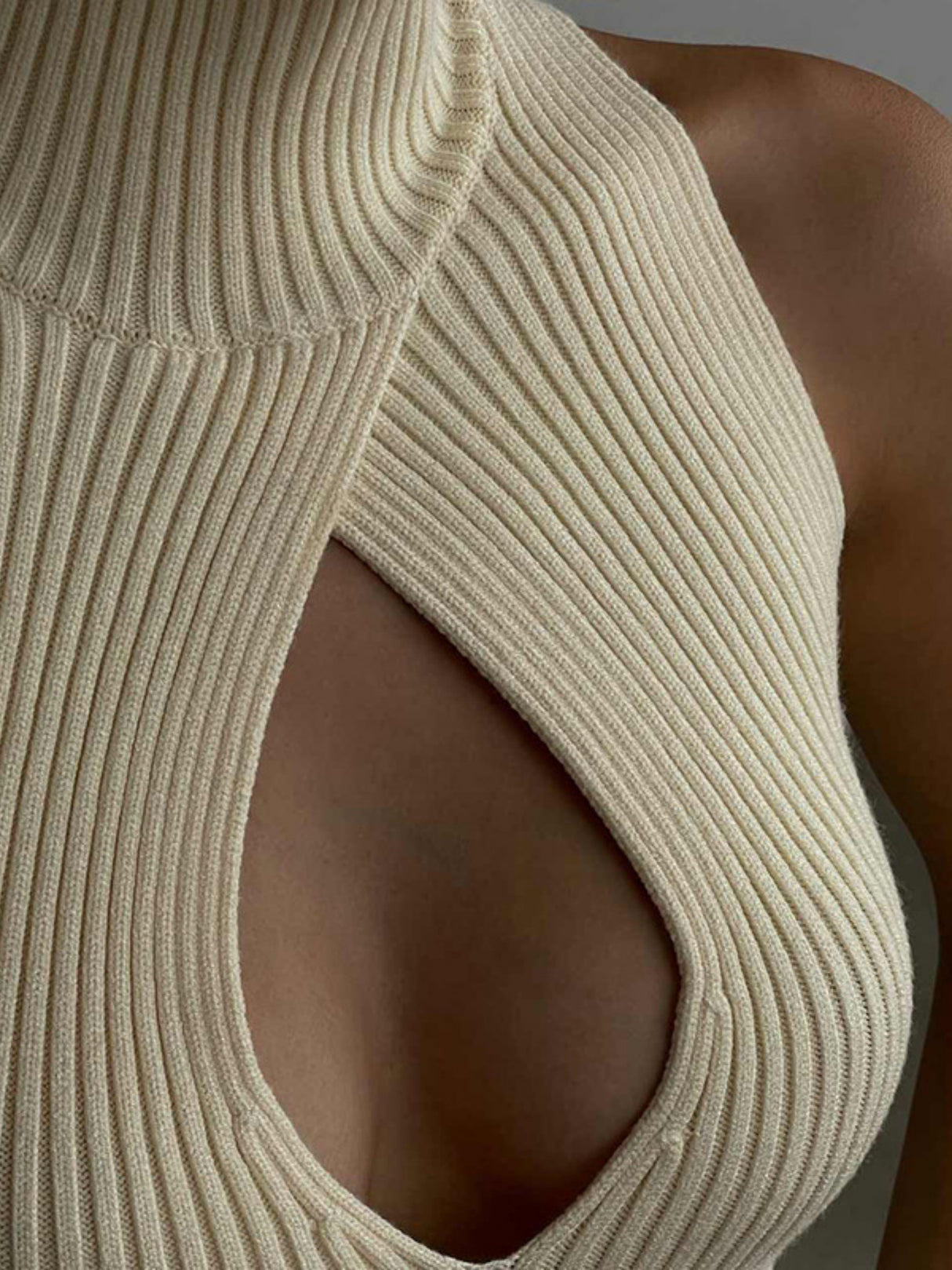 High-necked Sleeveless Openwork Chest Knitted Rib Cropped Vest