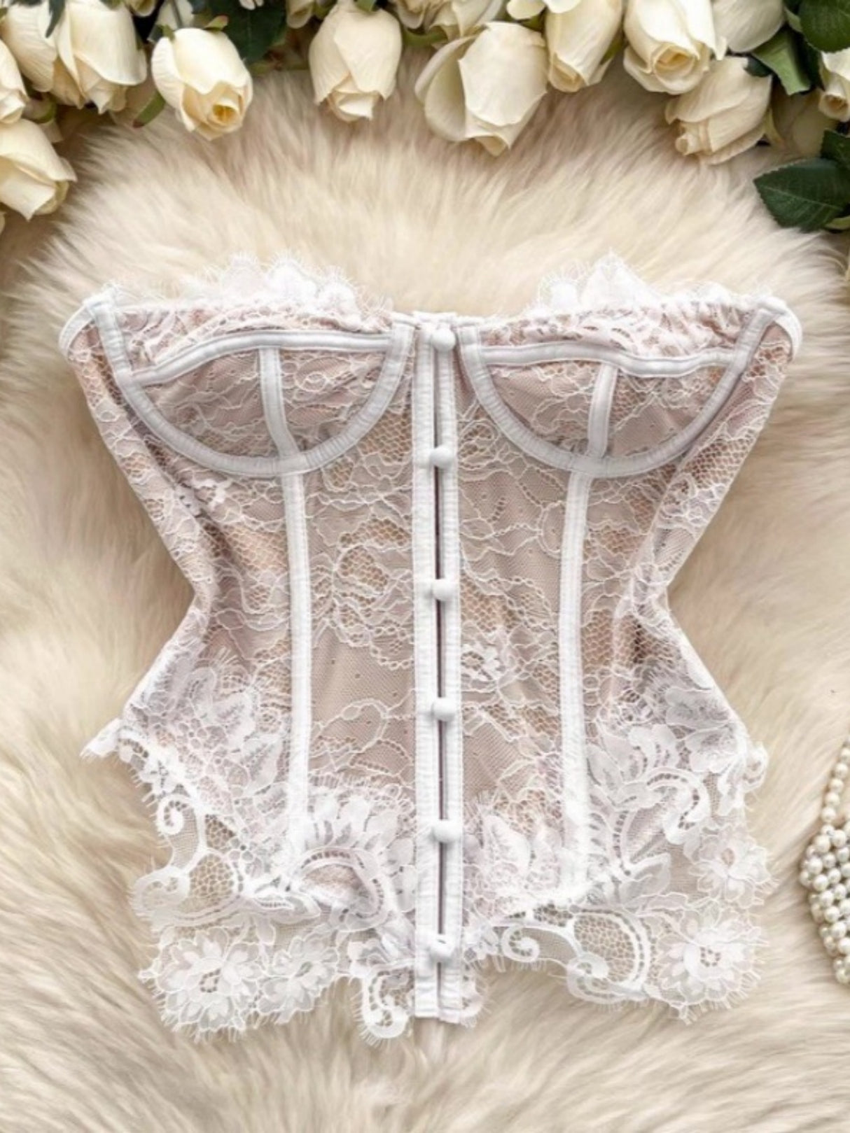 Lace Trim Fish Bones Splicing Button Cutout Bra Camisoles