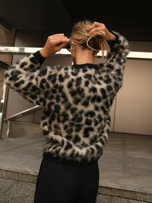 Stylish, Relaxed, Warm Leopard Print Pullover Knit Sweater