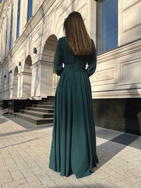 Maxikleider mit tiefem V-Ausschnitt, langen Ärmeln und Falten