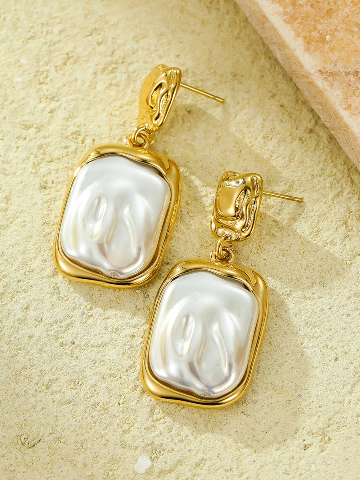 Sweet pearl shaped earrings
