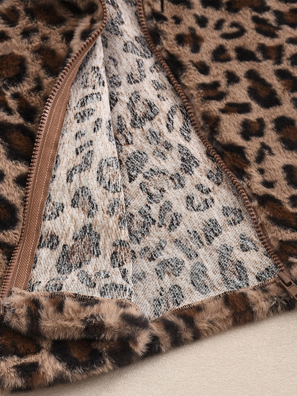 Liber Leopard Print Plush Stand-up Collar Navel Exposed Short Vest