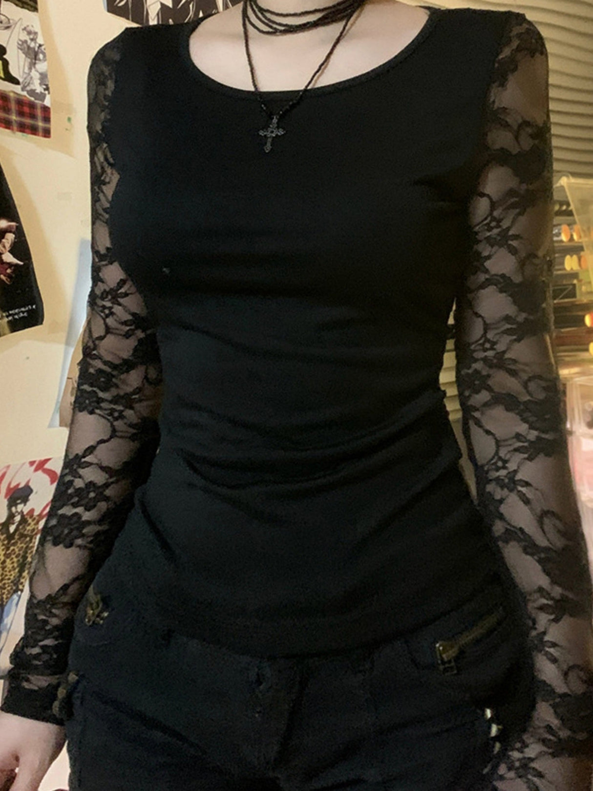 T-shirt sexy à manches longues, col rond et dos nu, orné de patchwork en dentelle