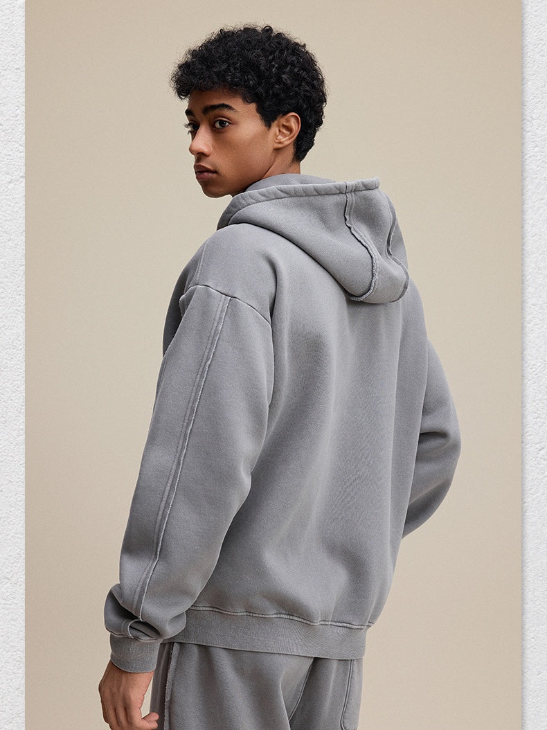 Kapuzenpullover mit gestickten, verstreuten Kanten und Fleecefutter