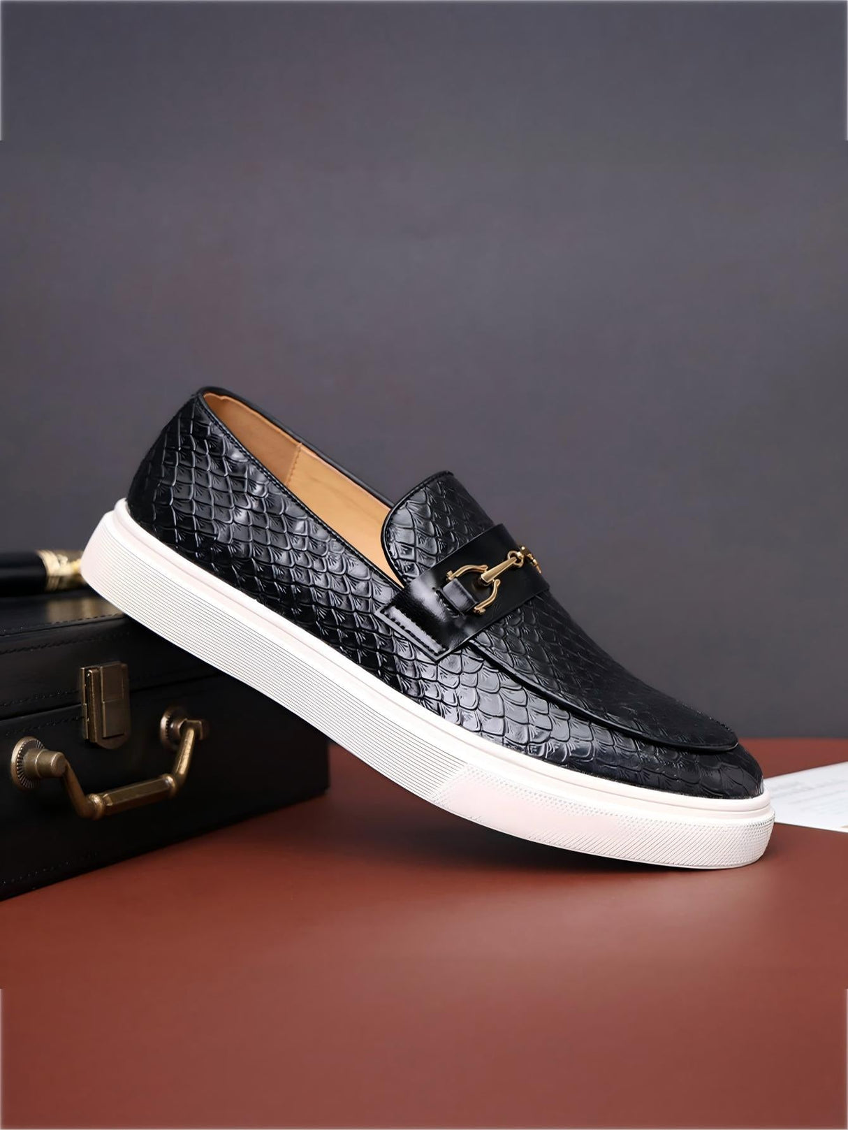 Snakeskin Embossed Horseshoe Buckle Slip-on Loafers