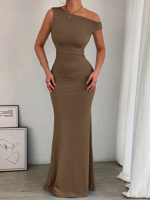 Sexy Long Sleeveless Dress With Off-shoulder Neckline And Pleated Waist