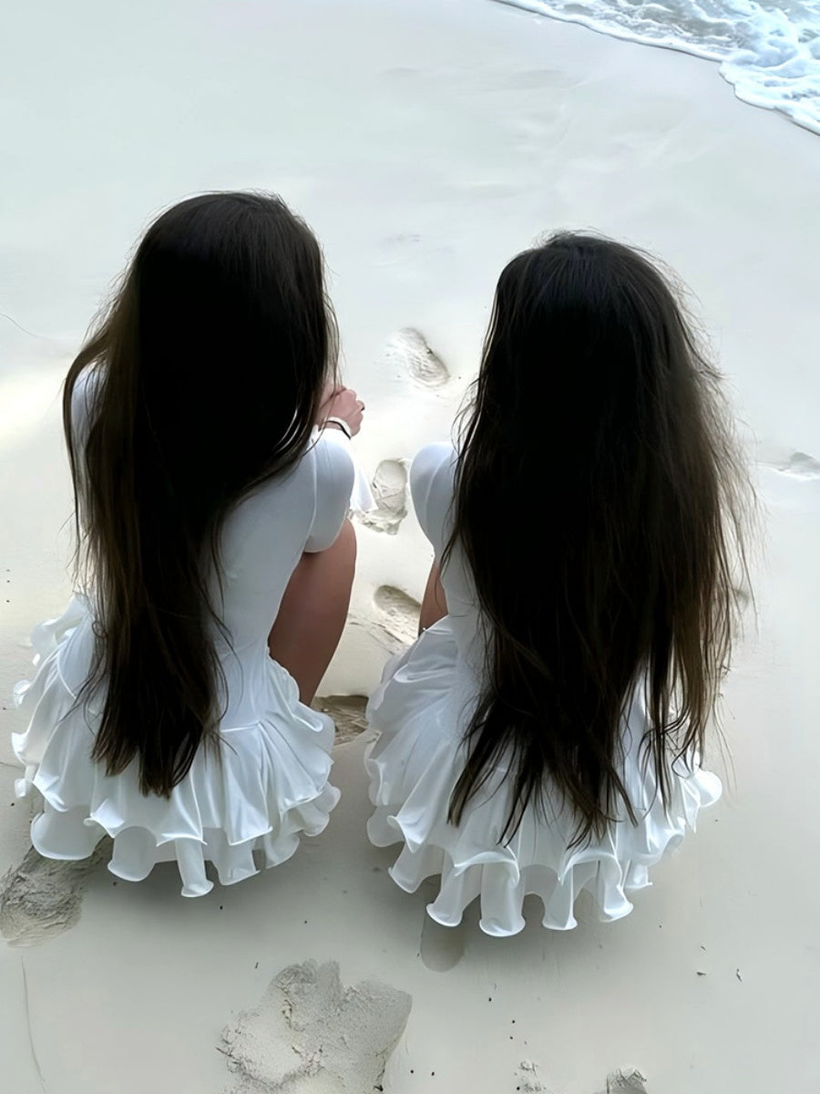 Mini- und kurze Kleider mit V-Ausschnitt, langen Ärmeln und Rüschen