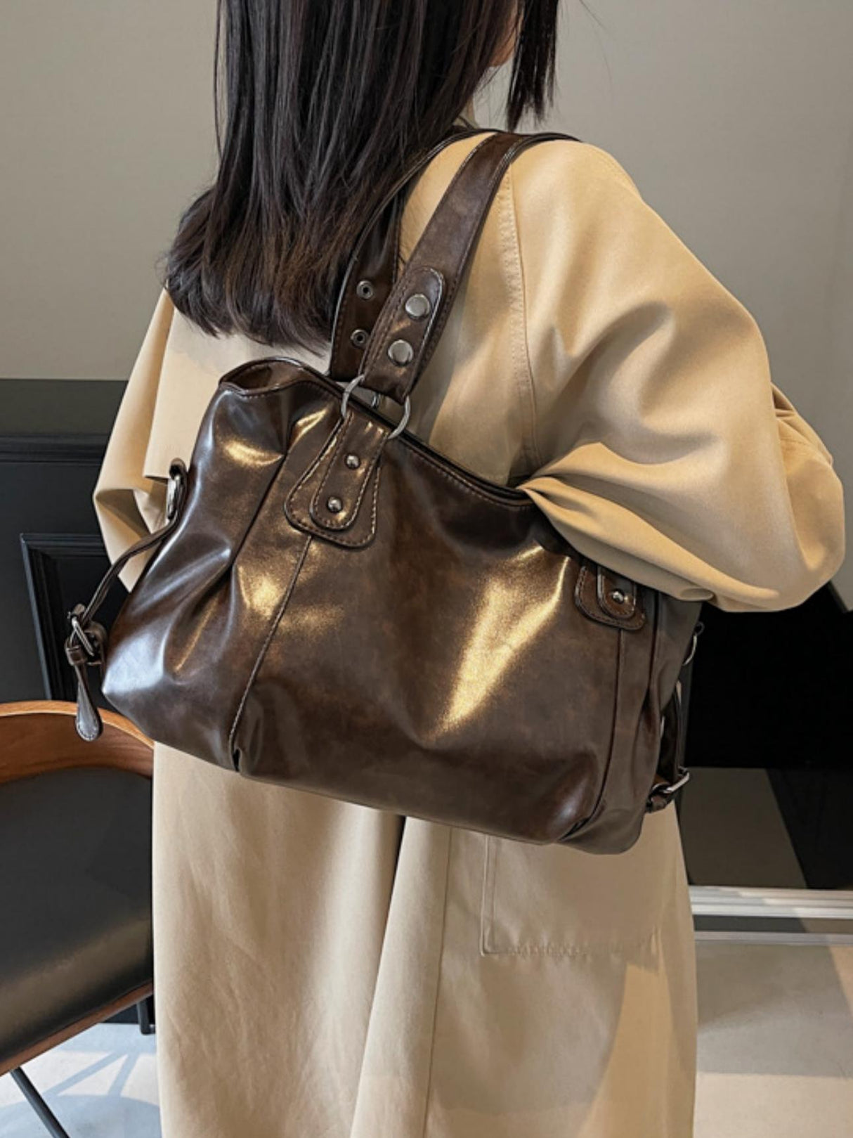 Large Capacity Shoulder Bag For Commuting