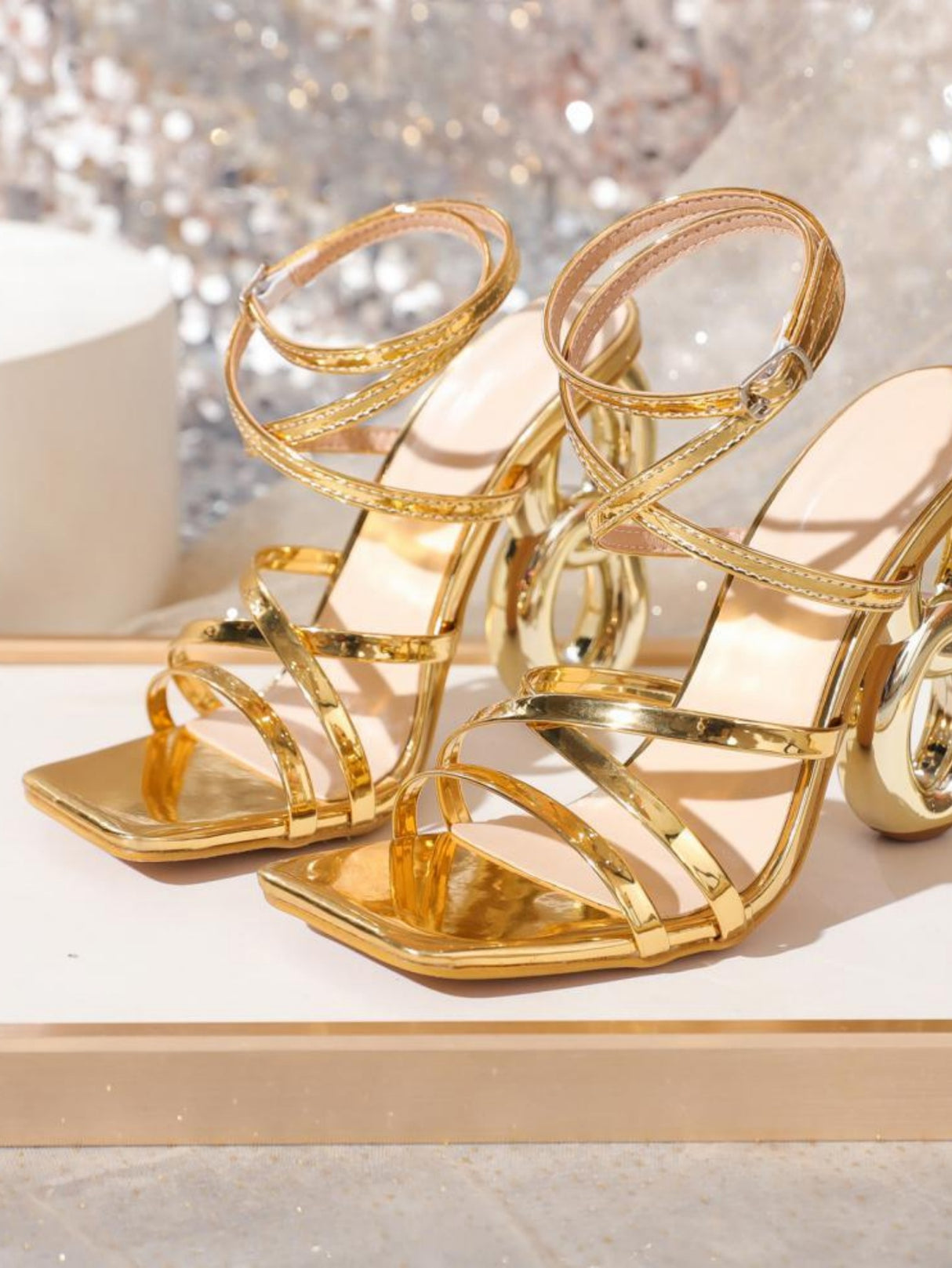 Unique And Fashionable Strappy High-heeled Sandals