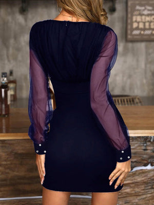 Mini- und Kurzkleider mit Mesh-Einsätzen, Perlenbesatz, V-Ausschnitt und taillierter Passform