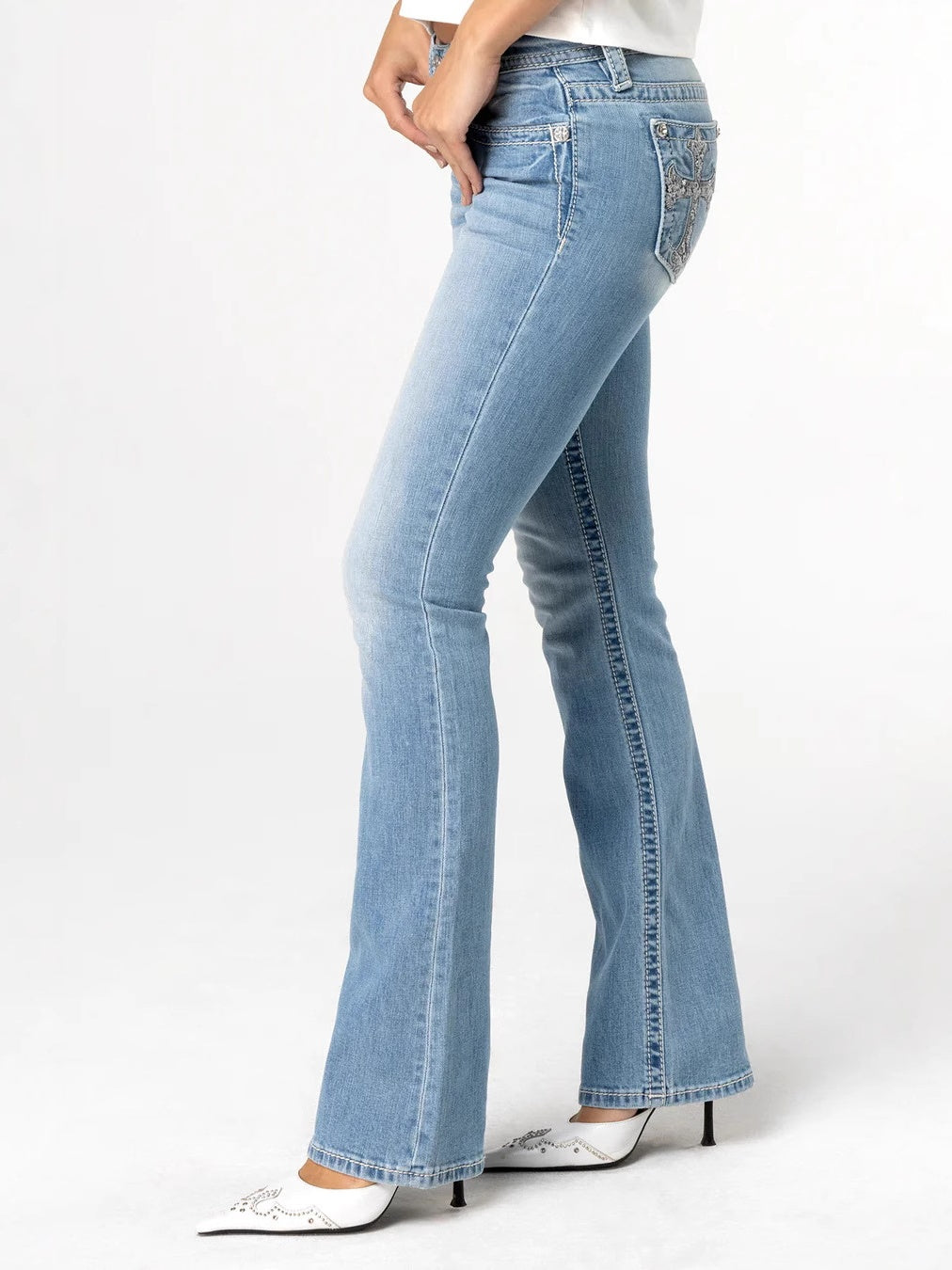 Distressed Pocket Embroidered Low-rise Skinny Jeans