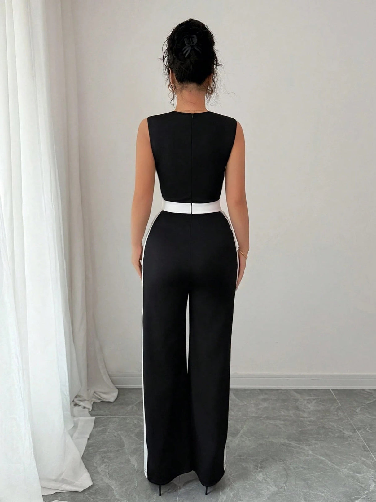 Ärmellose Jumpsuits mit weitem Bein in passenden Farben