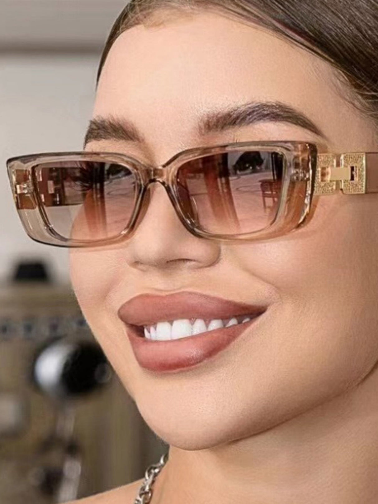 Lunettes de soleil à monture étroite et branches en chaîne