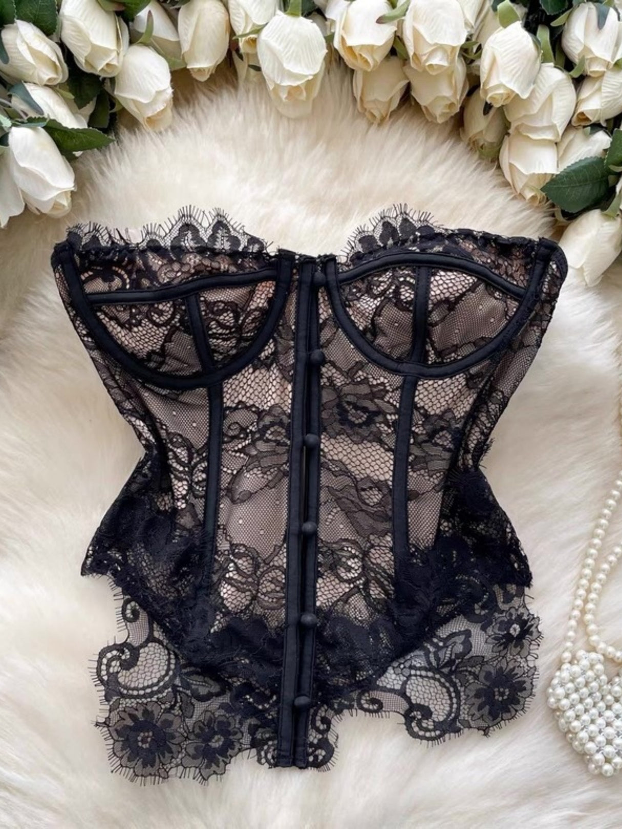 Lace Trim Fish Bones Splicing Button Cutout Bra Camisoles