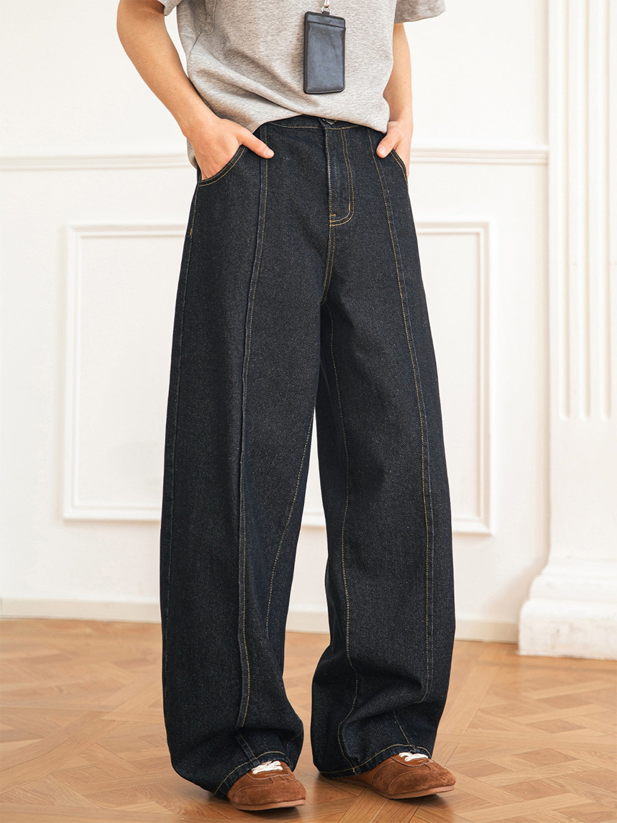 Jean délavé à blocs de couleur, coupe ample et droite