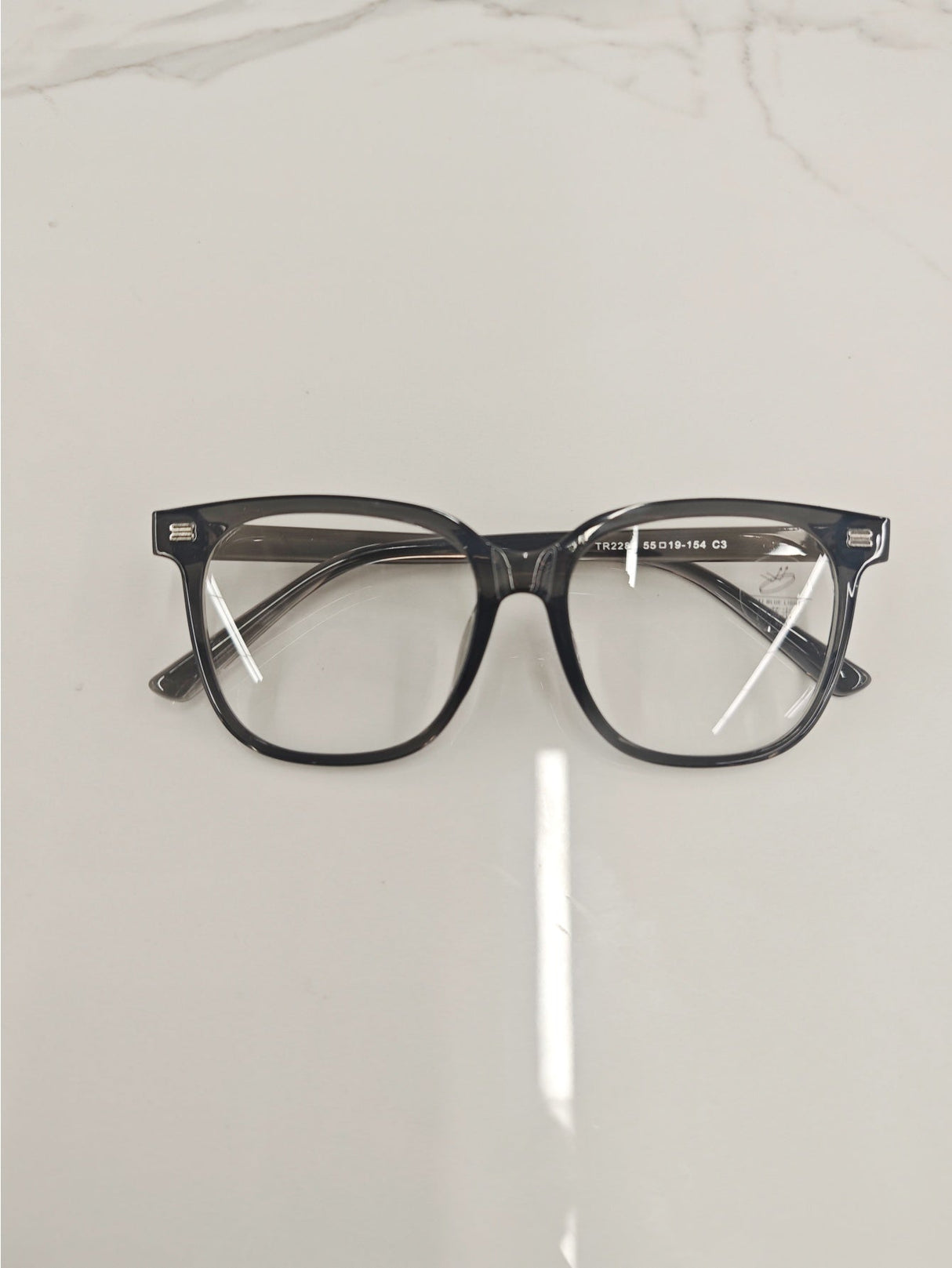 Lunettes semi-transparentes de couleur unie