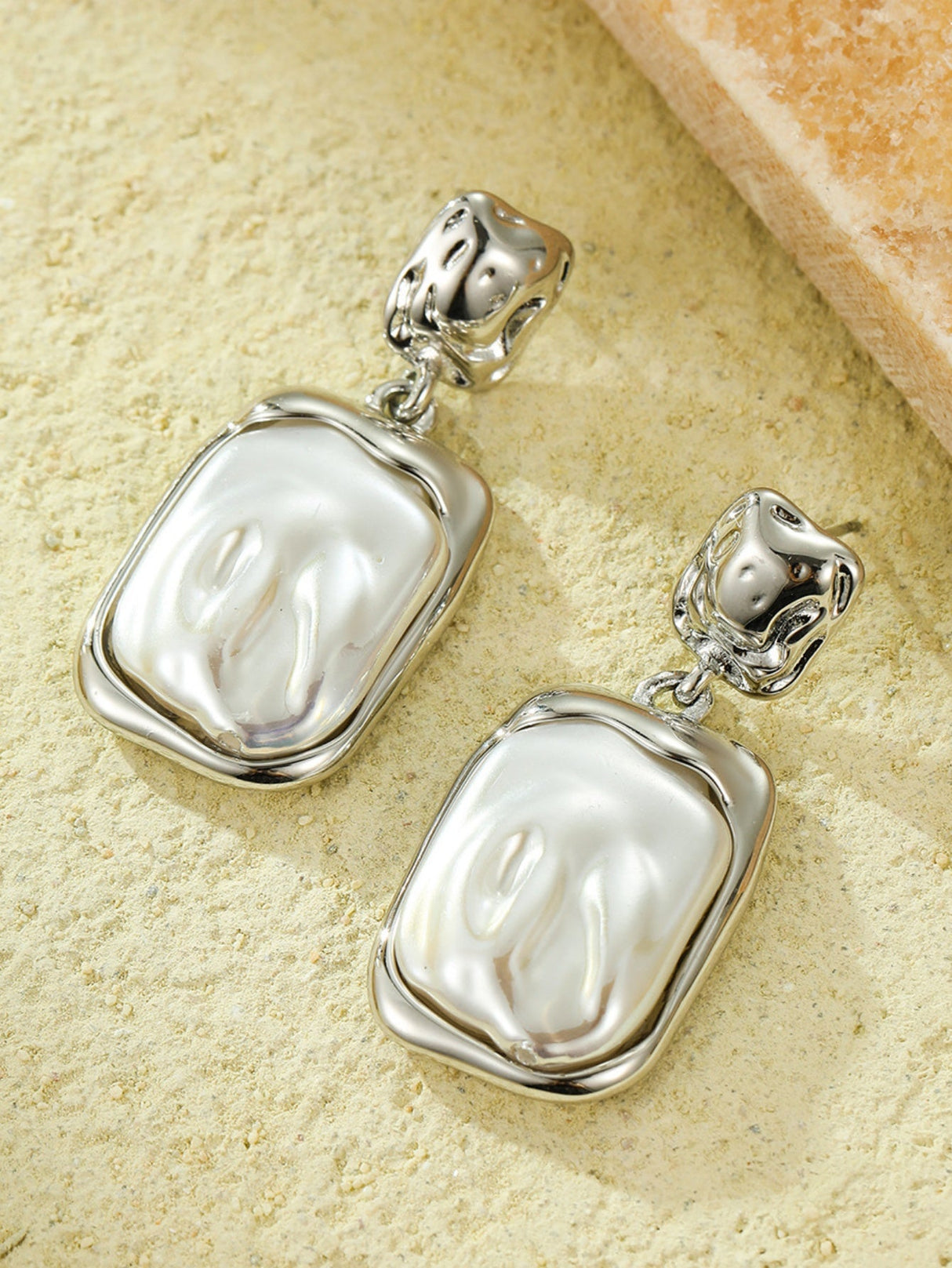 Sweet pearl shaped earrings