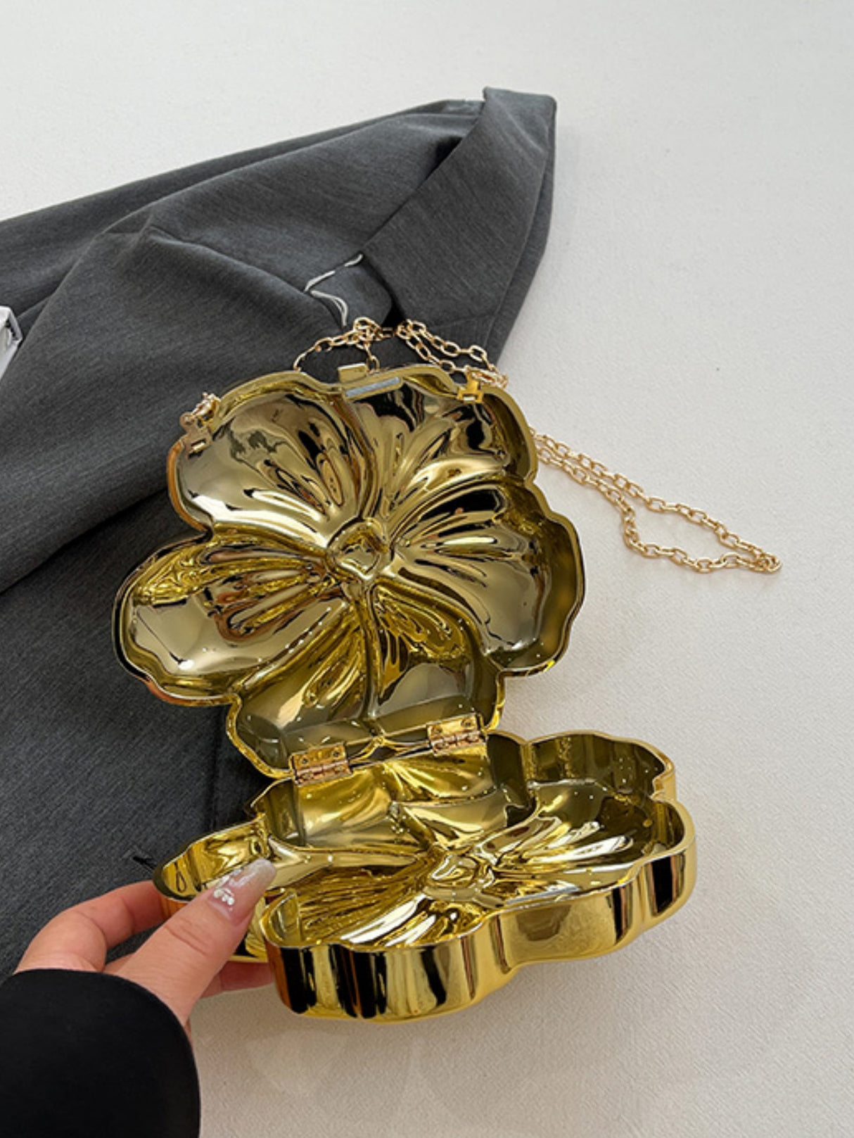 Personalized And Creative Acrylic Flower Evening Bag