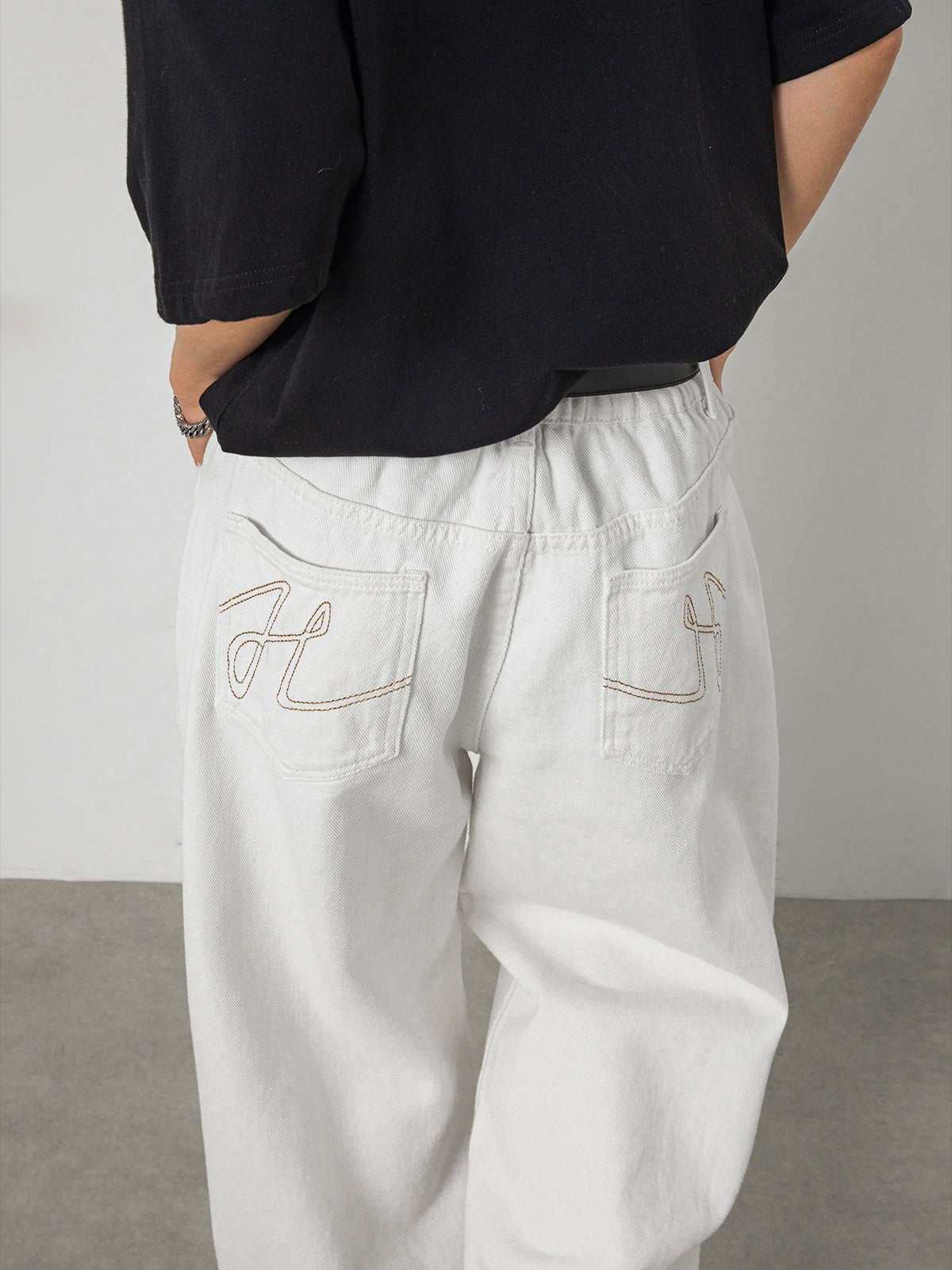 【EXPÉDITION NORMALE】Jean blanc coupe droite à broderies color-block