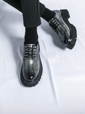 Elegante Business-Schuhe mit Used-Look-Steinmuster und dicken Sohlen