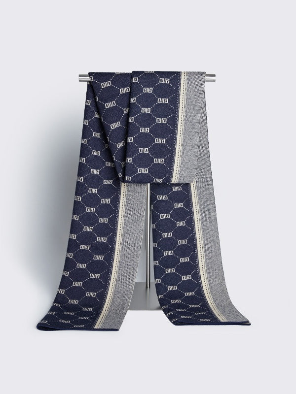 Écharpes longues à carreaux et pompons