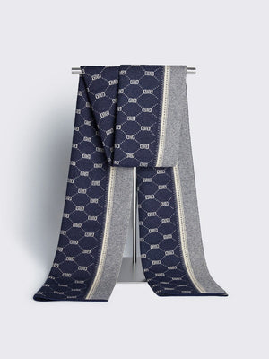 Écharpes longues à carreaux et pompons