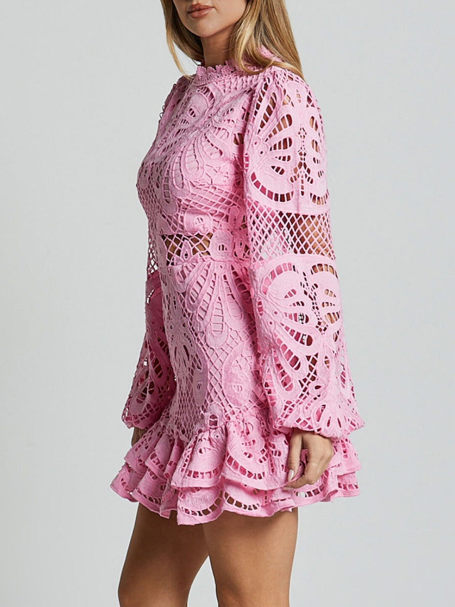 Robe longue à manches longues, coupe trapèze ajustée, style lanterne, ourlet à volants et dentelle hydrosoluble.