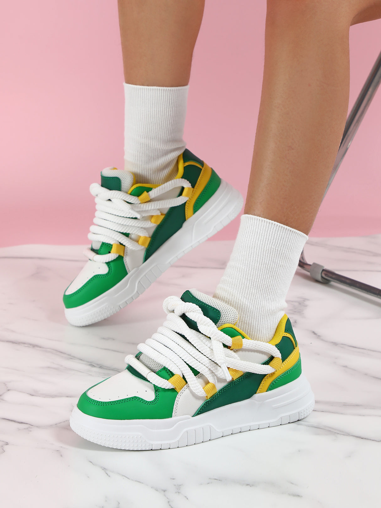 Women's Sneakers With Unique Color-blocked Shoelaces